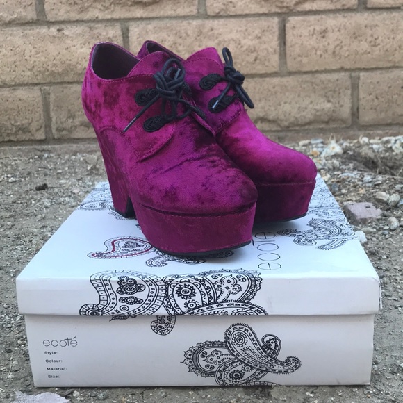 urban outfitters ecoté velvet maroon block heel - Picture 2 of 2